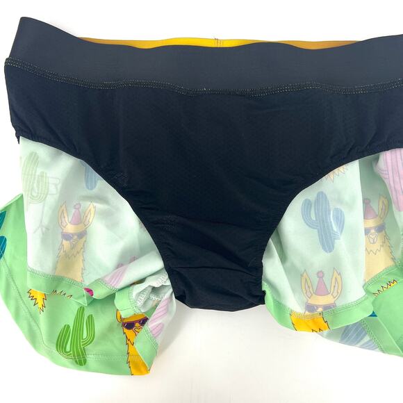 Chicknlegs Womens Green Llamas 1.5" Split Running Shorts Lined Size M - Picture 12 of 13